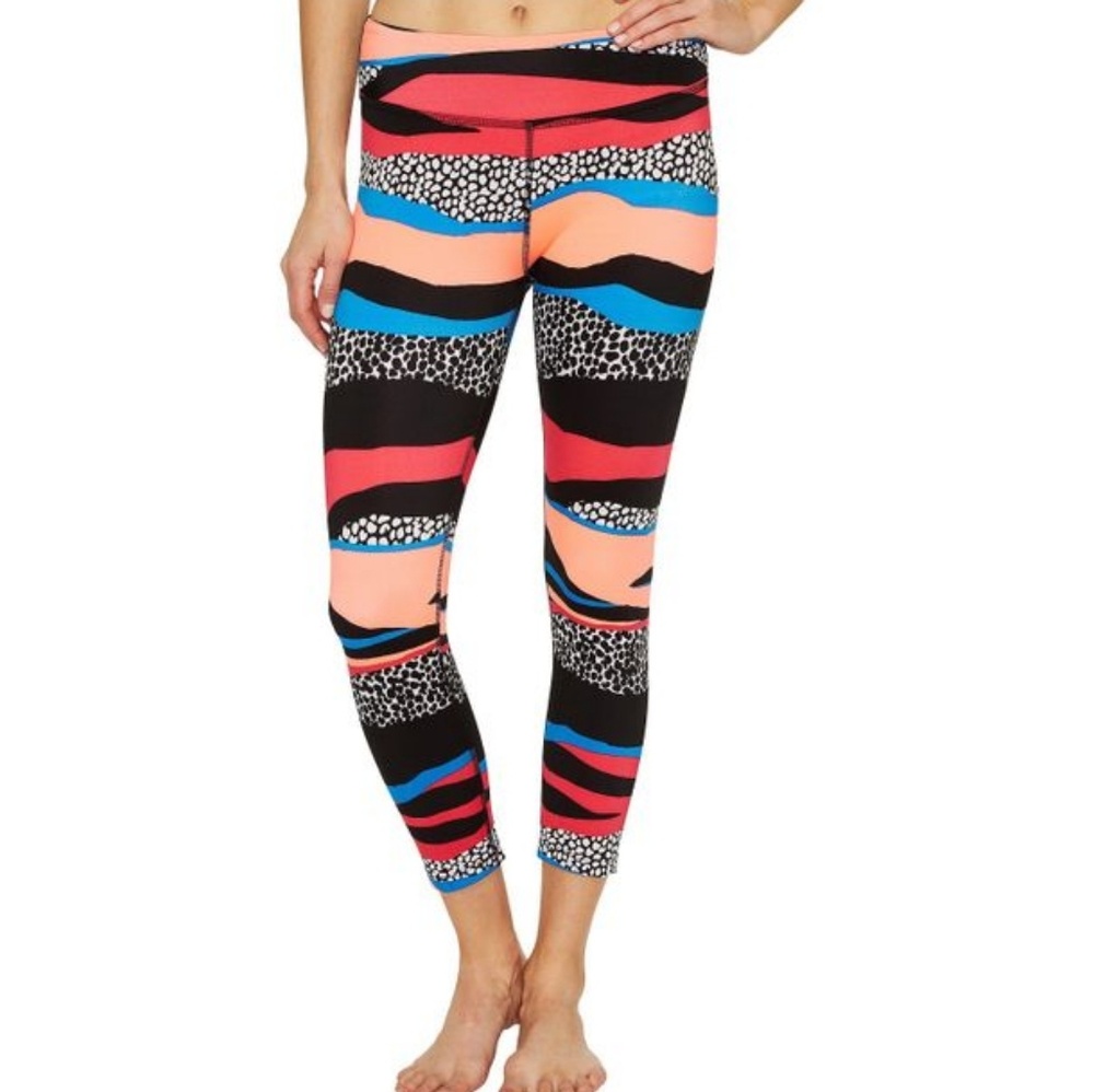 ‼️SALE‼️Beyond Yoga multi color print leggings - Picture 6 of 8